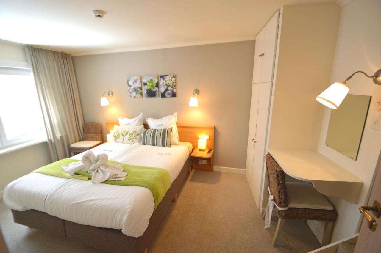 Hotel Ambrosia Ипер Екстериор снимка