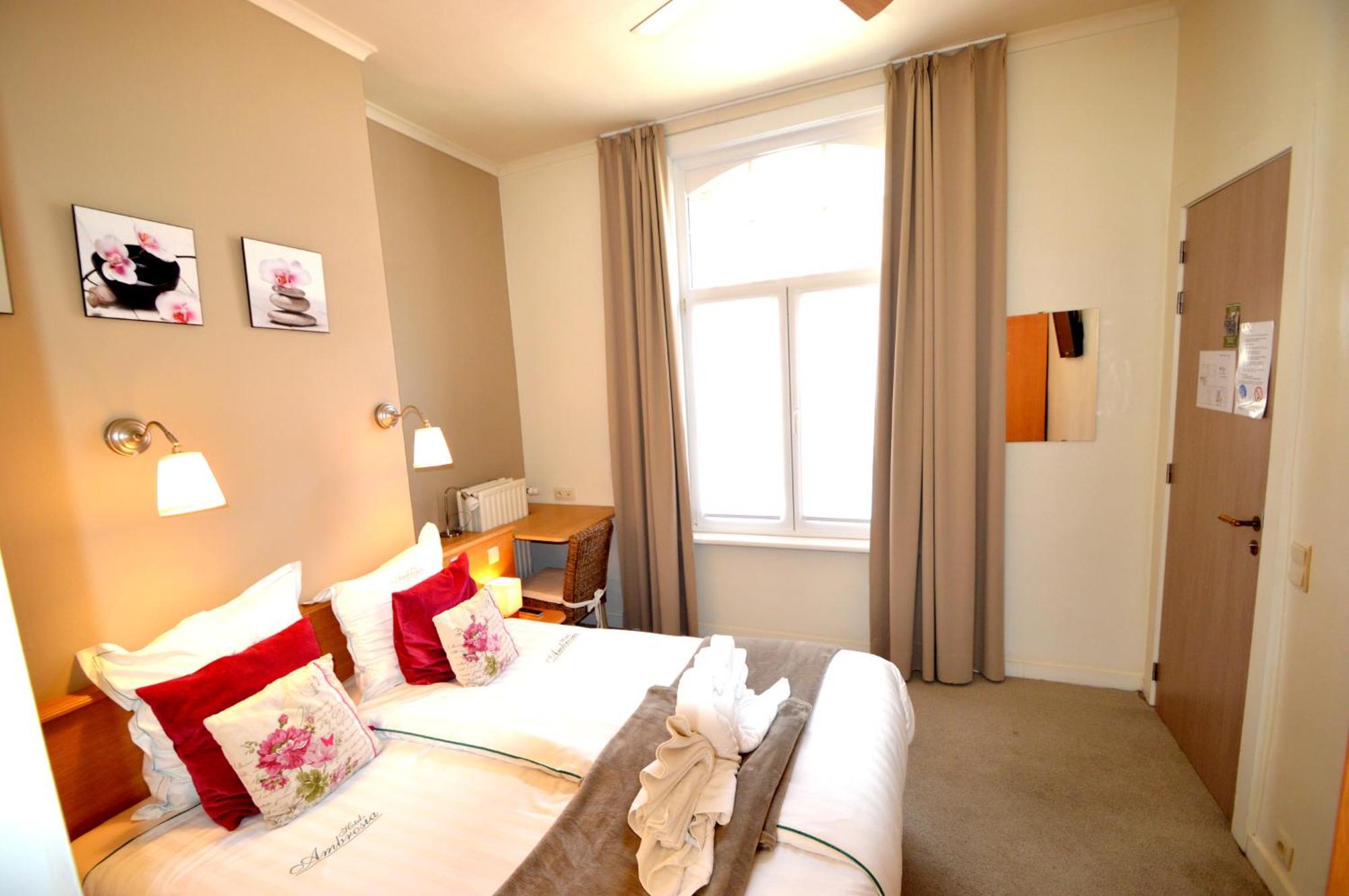 Hotel Ambrosia Ипер Екстериор снимка